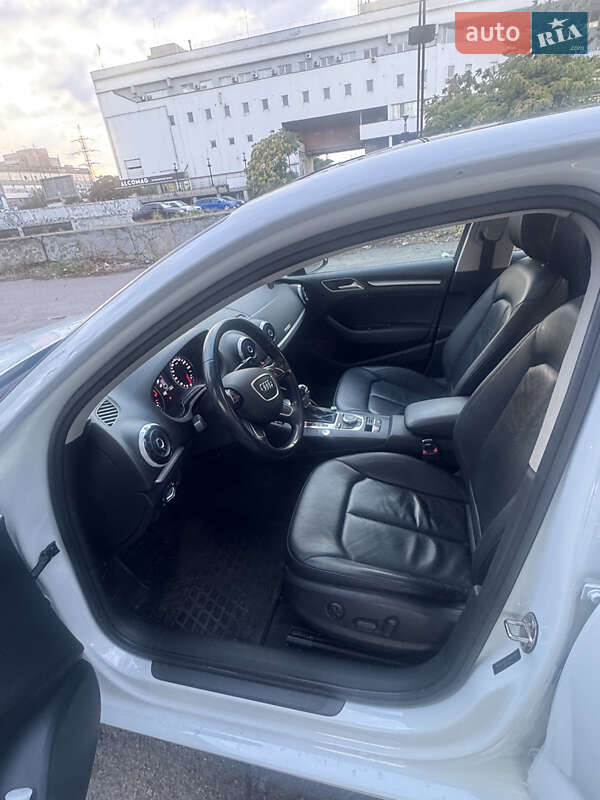 Седан Audi A3 2016 в Днепре