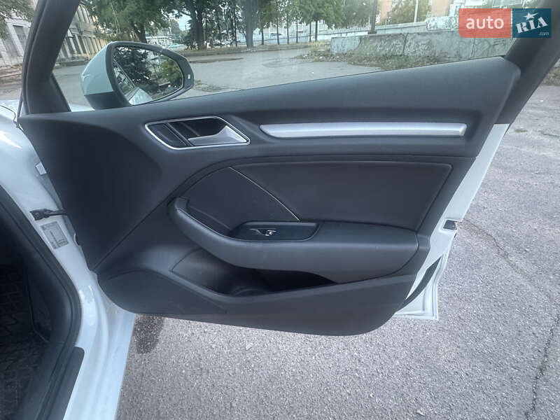 Седан Audi A3 2016 в Днепре
