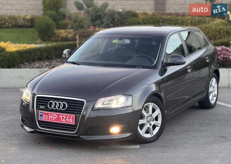 Хэтчбек Audi A3 2010 в 