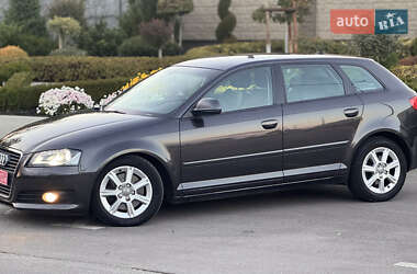 Хэтчбек Audi A3 2010 в 