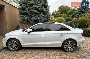 Седан Audi A3 2016 в Ровно