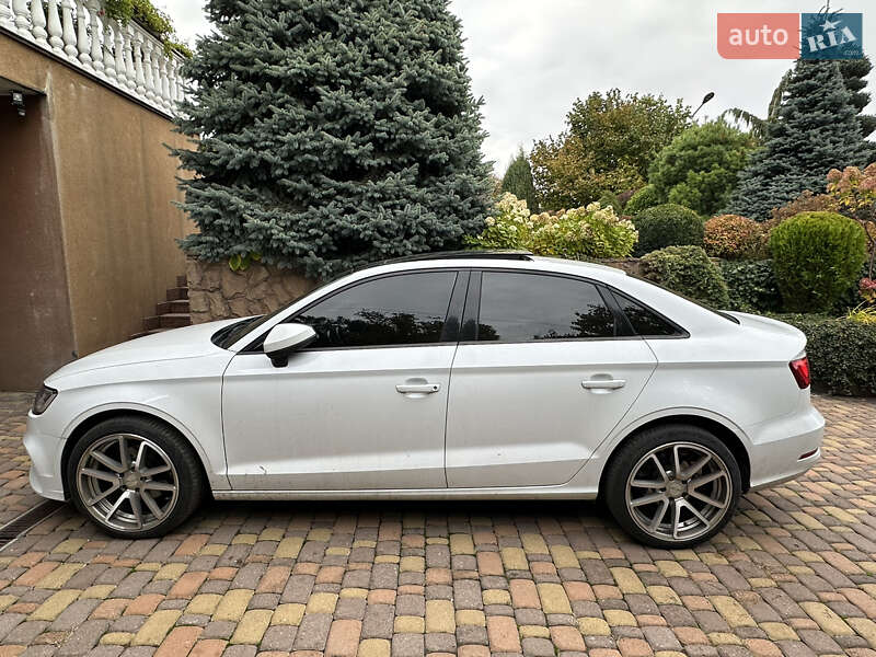 Седан Audi A3 2016 в Ровно