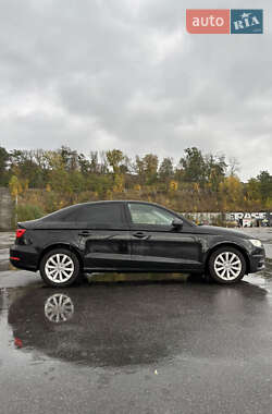 Седан Audi A3 2015 в Ивано-Франковске