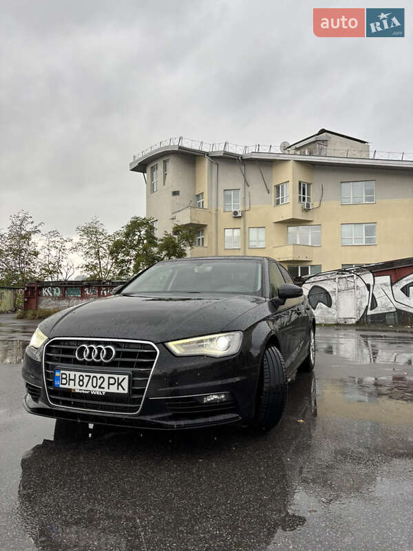 Седан Audi A3 2015 в Івано-Франківську