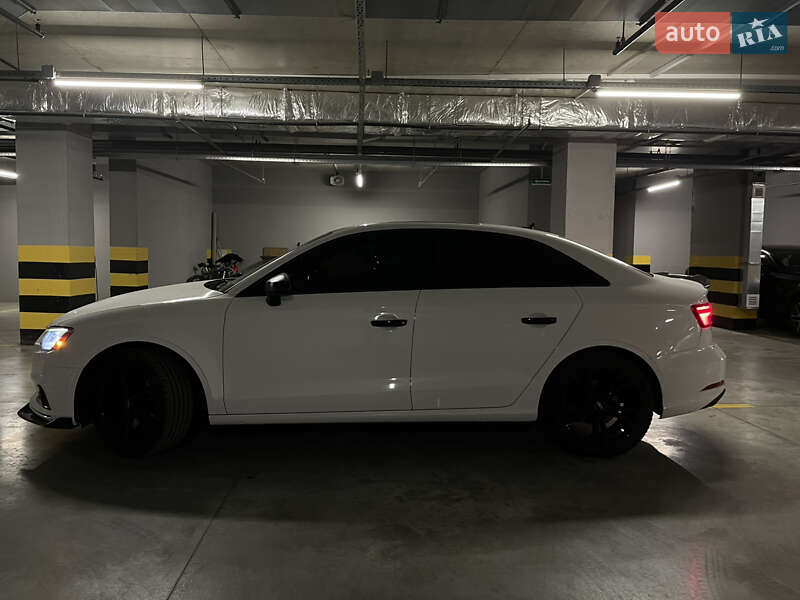 Седан Audi A3 2016 в Николаеве