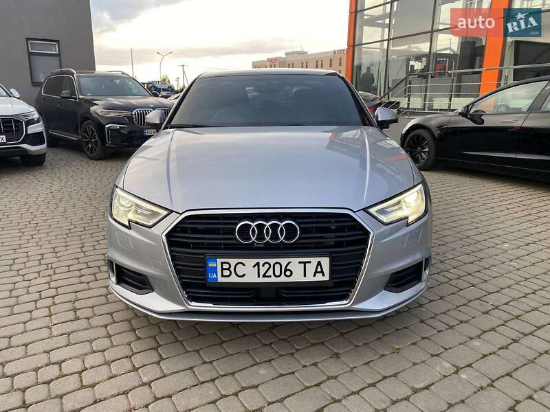 Седан Audi A3 2018 в Львові