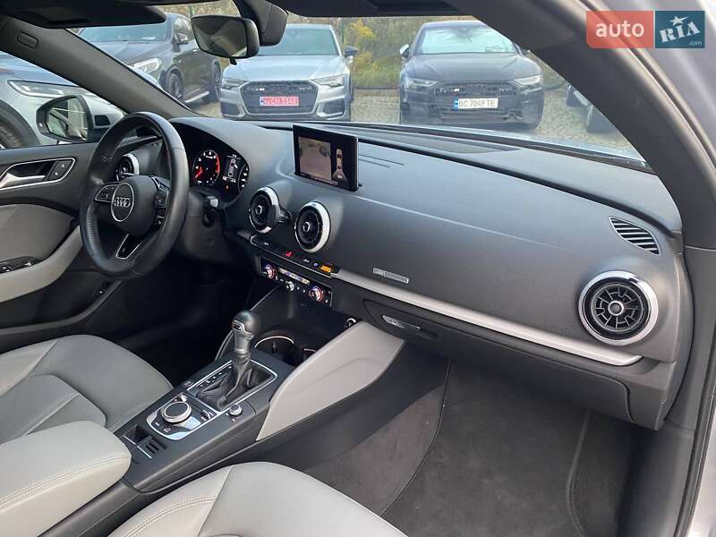 Седан Audi A3 2018 в Львові