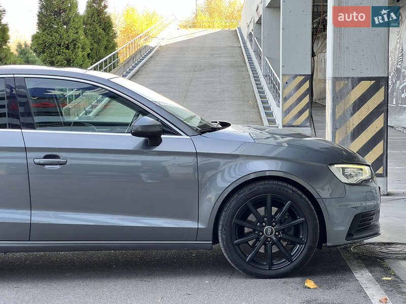 Седан Audi A3 2015 в Києві