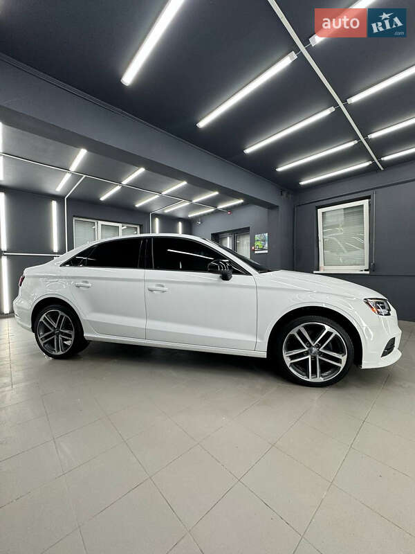 Седан Audi A3 2017 в Ивано-Франковске