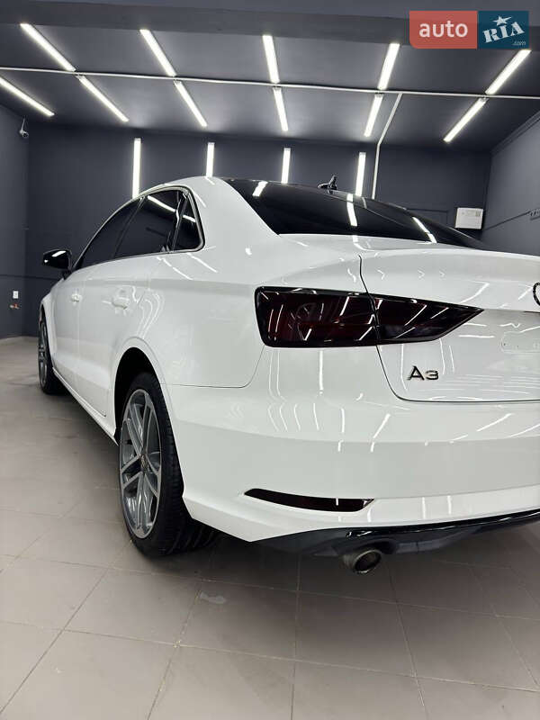 Седан Audi A3 2017 в Ивано-Франковске