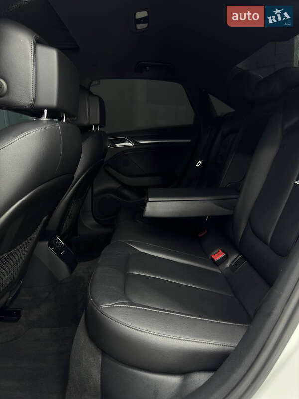 Седан Audi A3 2017 в Ивано-Франковске