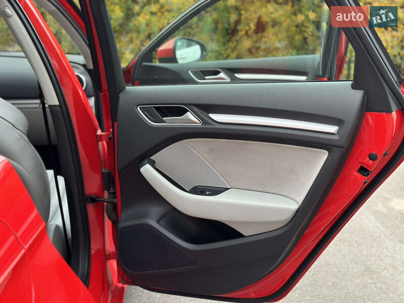 Хетчбек Audi A3 2016 в Києві