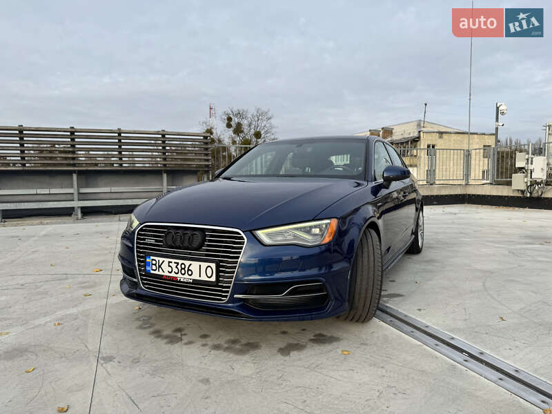 Хэтчбек Audi A3 2015 в Киеве фото 3 Хэтчбек Audi A3 2015 в Киеве