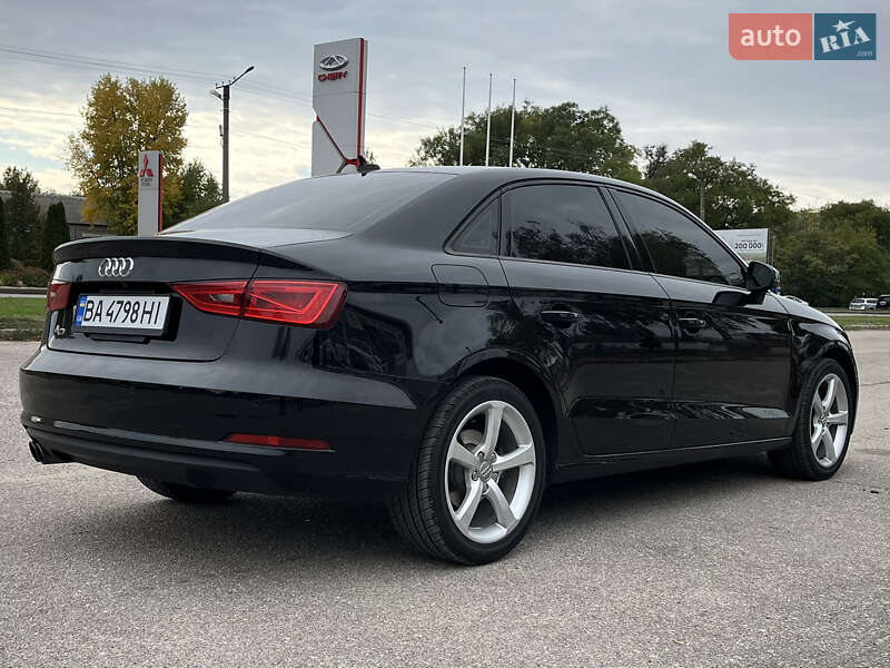 Седан Audi A3 2015 в Кропивницькому