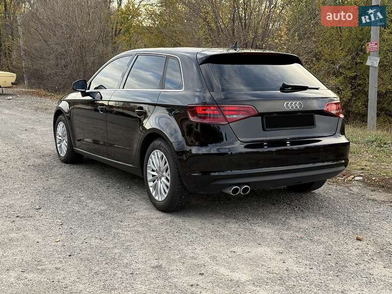 Хетчбек Audi A3 2015 в Дніпрі