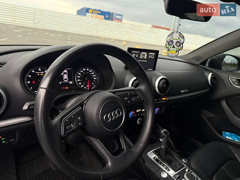 Седан Audi A3 2016 в Львові