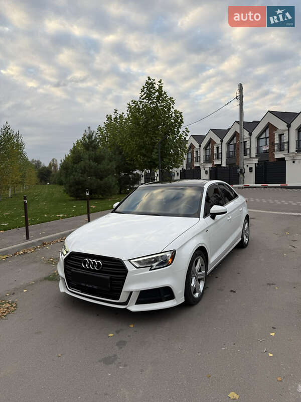 Седан Audi A3 2016 в Киеве
