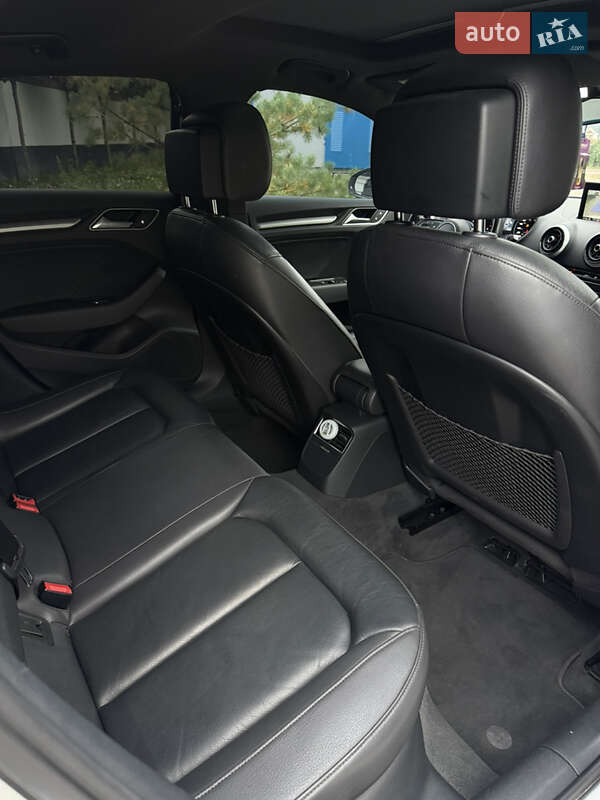 Седан Audi A3 2016 в Киеве