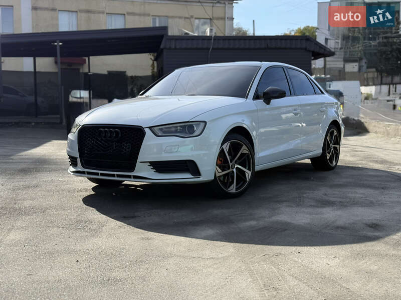 Седан Audi A3 2015 в Киеве