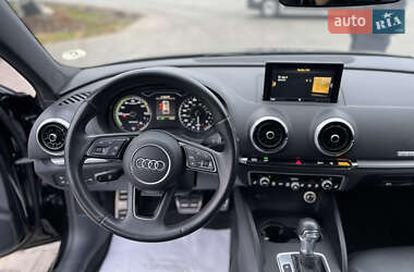 Хэтчбек Audi A3 2016 в Луцке