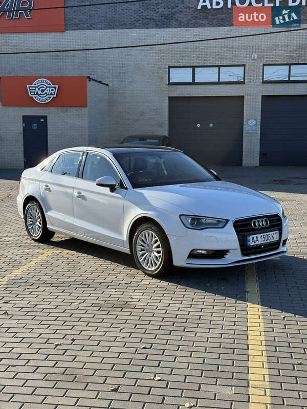 Седан Audi A3 2016 в Киеве
