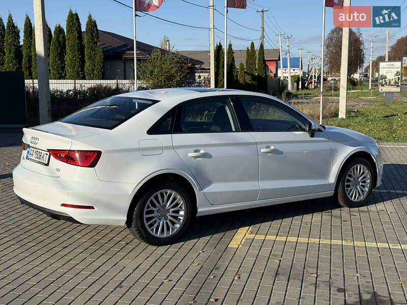 Седан Audi A3 2016 в Киеве