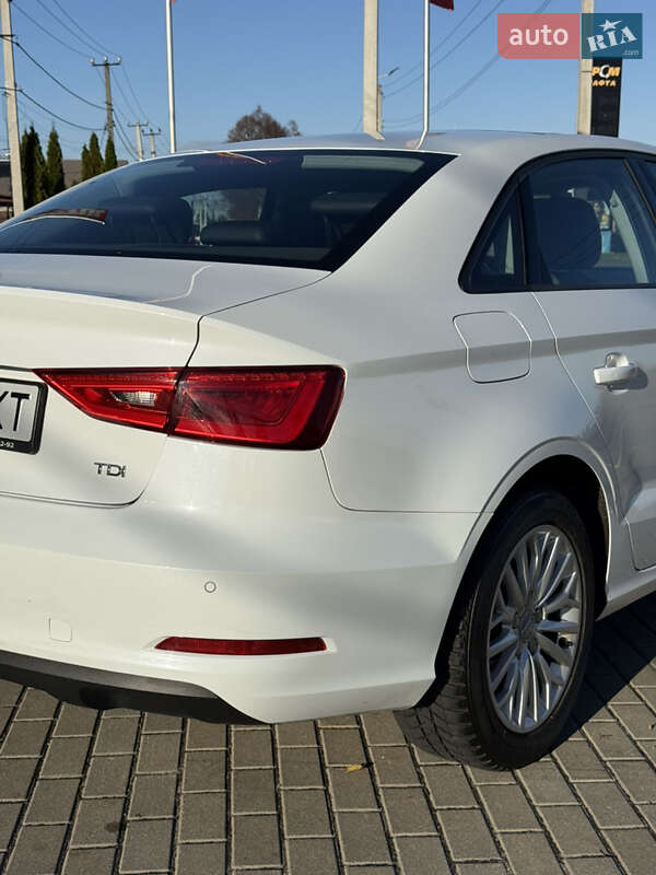 Седан Audi A3 2016 в Киеве