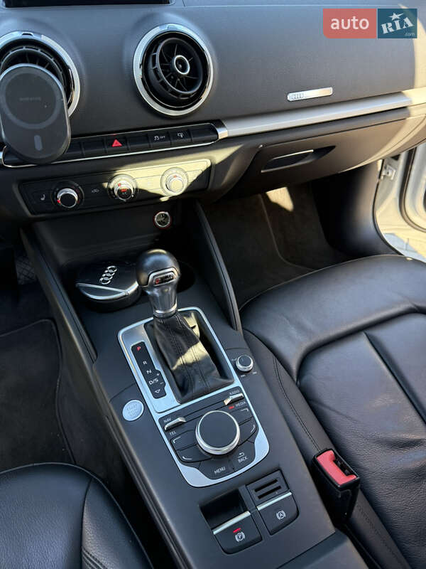 Седан Audi A3 2016 в Киеве