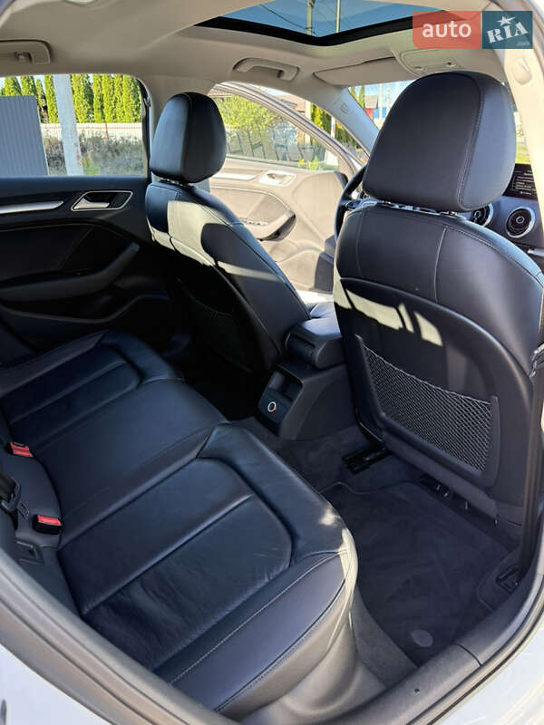 Седан Audi A3 2016 в Киеве