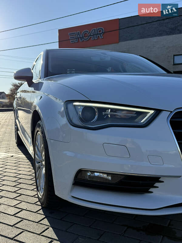 Седан Audi A3 2016 в Киеве