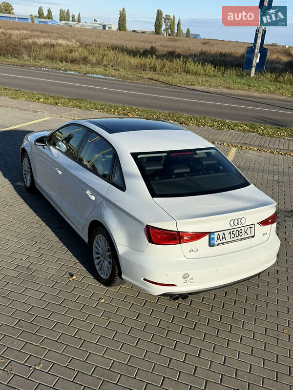 Седан Audi A3 2016 в Киеве