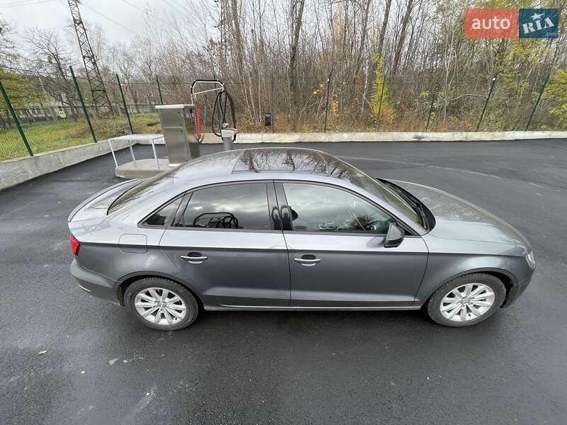Седан Audi A3 2015 в Киеве