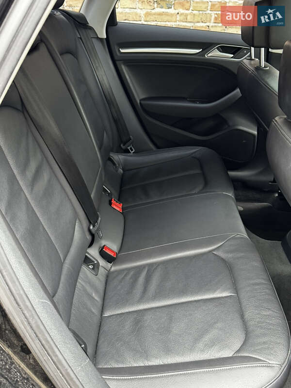 Седан Audi A3 2015 в Львові
