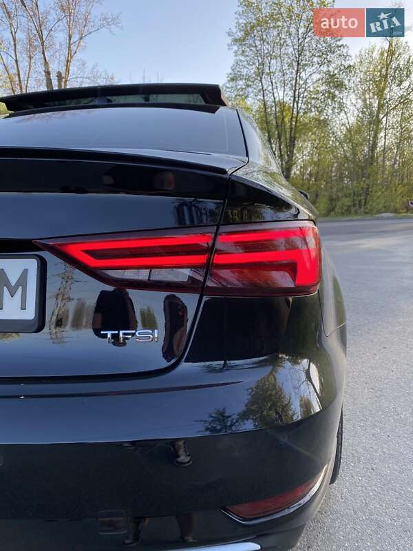 Седан Audi A3 2017 в Киеве