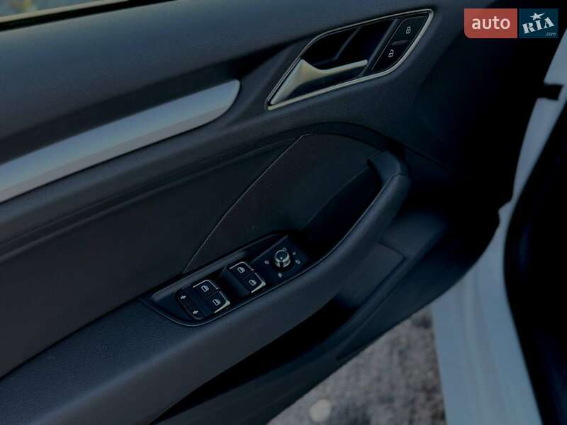 Седан Audi A3 2015 в Львове