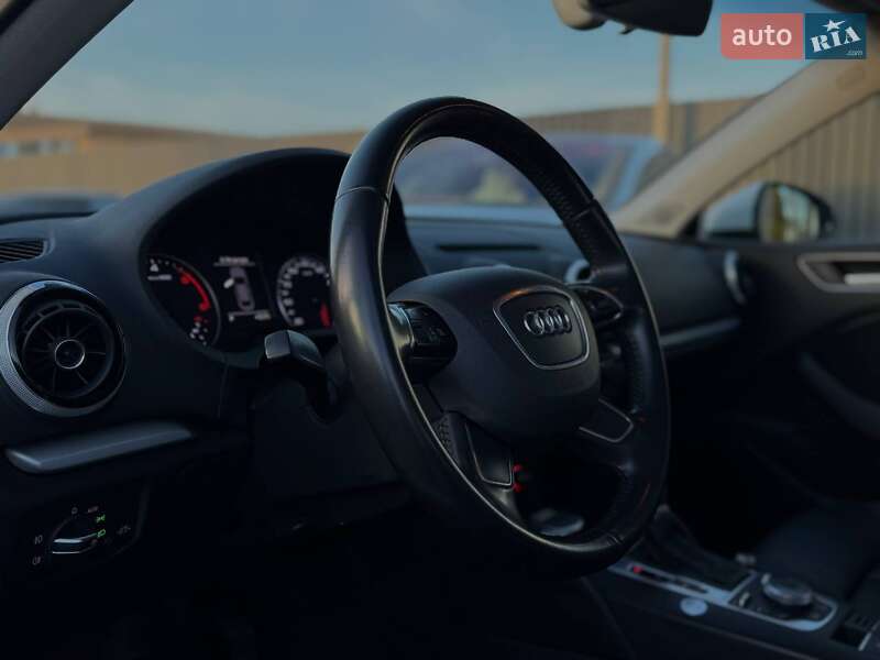 Седан Audi A3 2015 в Львове