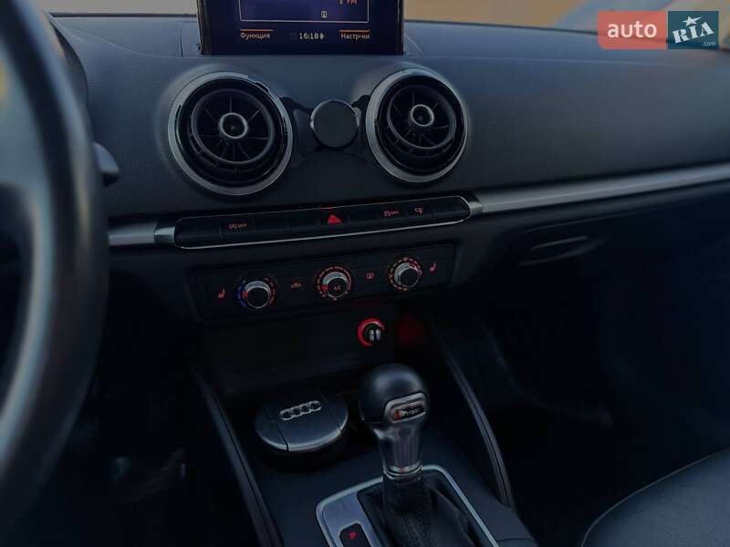 Седан Audi A3 2015 в Львове