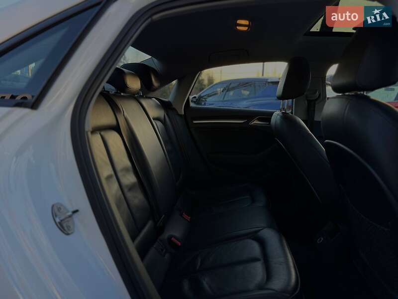 Седан Audi A3 2015 в Львове