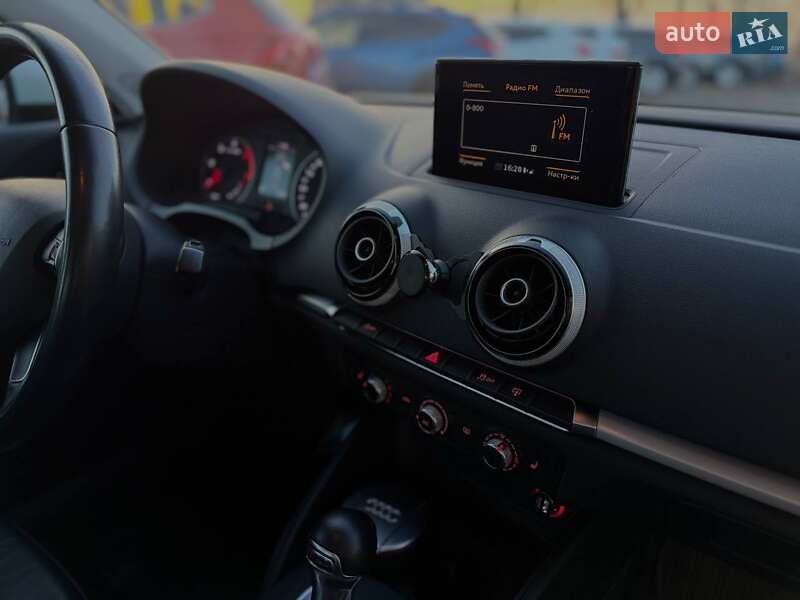 Седан Audi A3 2015 в Львове