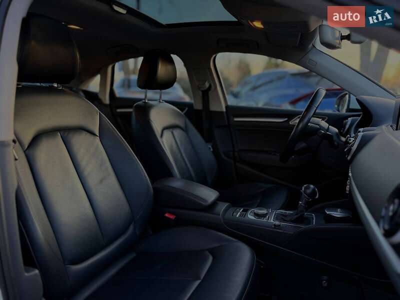 Седан Audi A3 2015 в Львове