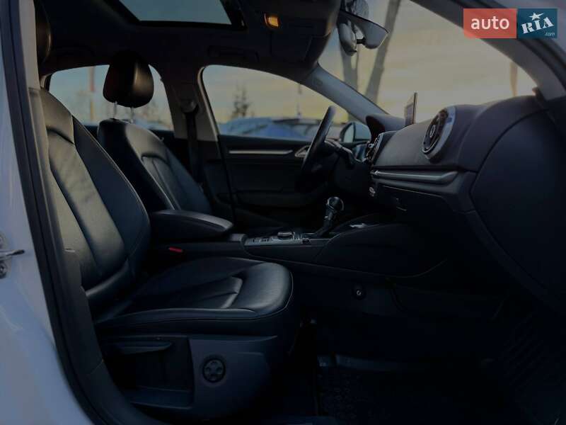 Седан Audi A3 2015 в Львове