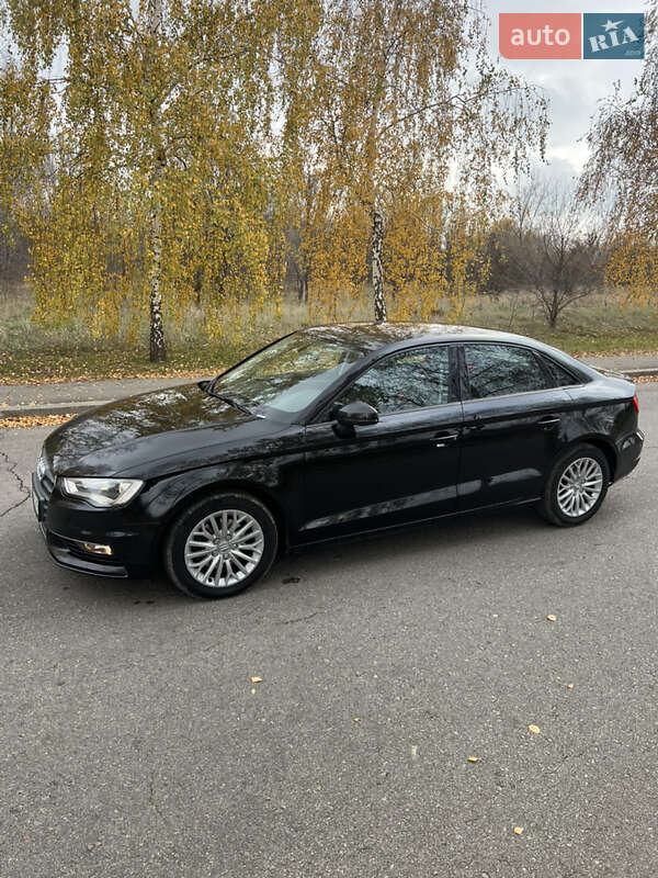 Седан Audi A3 2016 в Запорожье