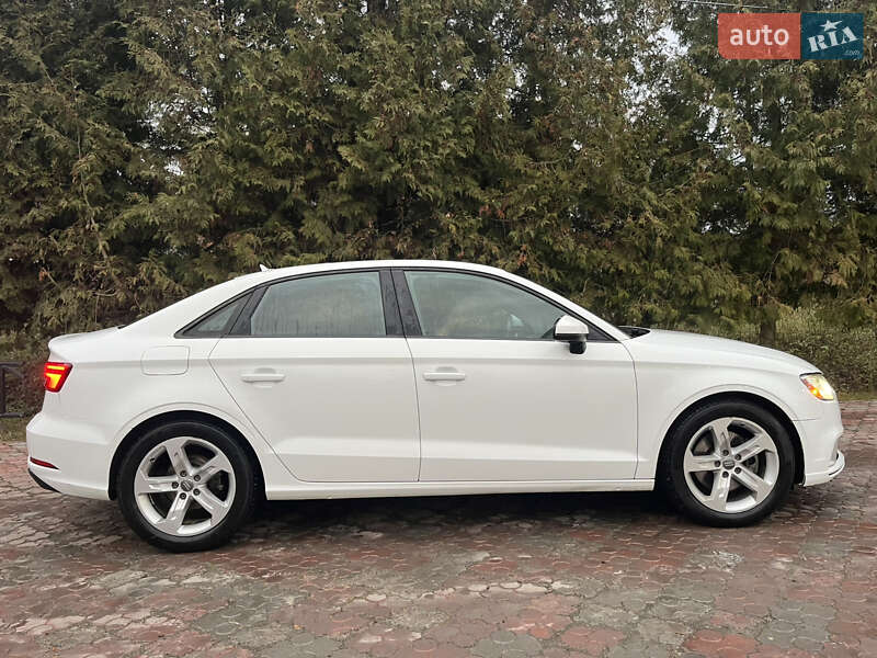 Седан Audi A3 2017 в Львове