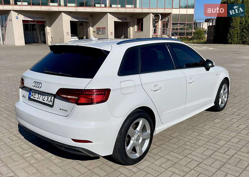 Хэтчбек Audi A3 2017 в Запорожье