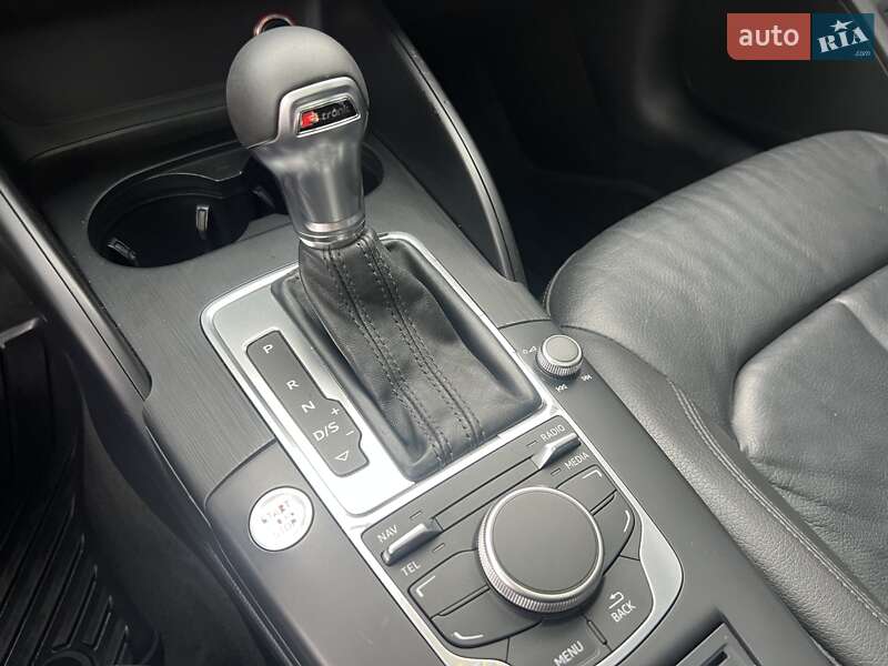 Седан Audi A3 2015 в Рівному