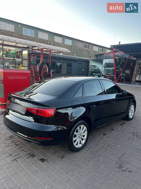 Седан Audi A3 2014 в Кривом Роге