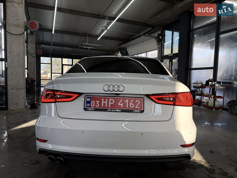 Седан Audi A3 2014 в Рівному