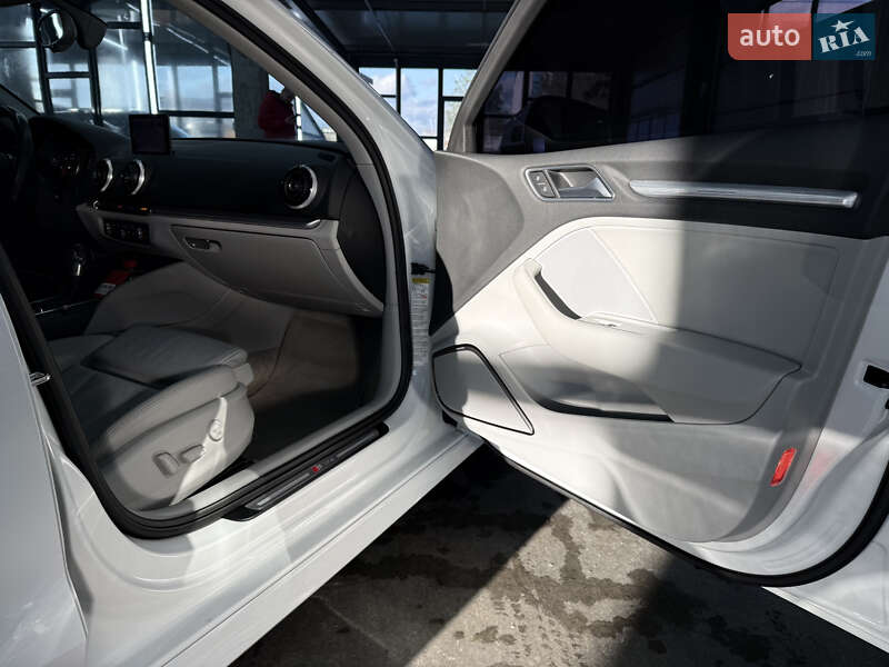 Седан Audi A3 2014 в Рівному