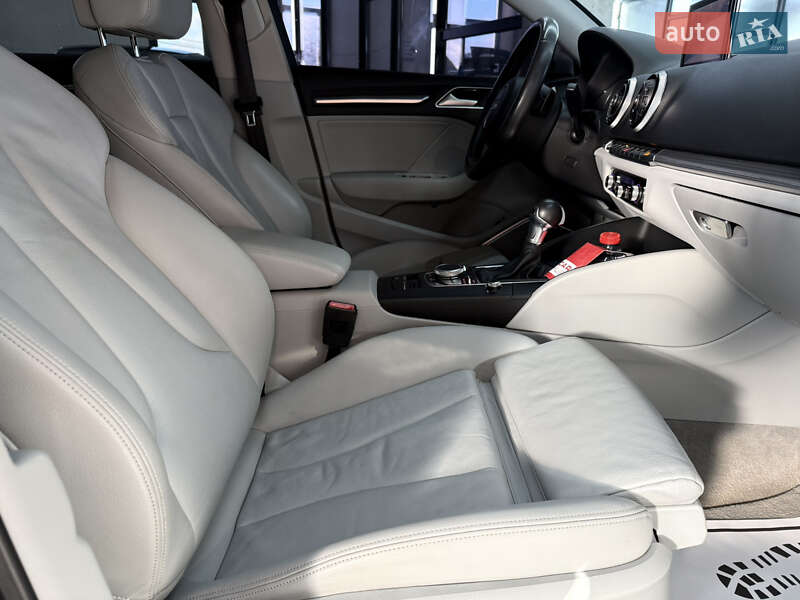 Седан Audi A3 2014 в Рівному