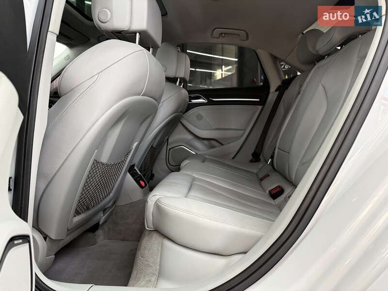 Седан Audi A3 2014 в Рівному